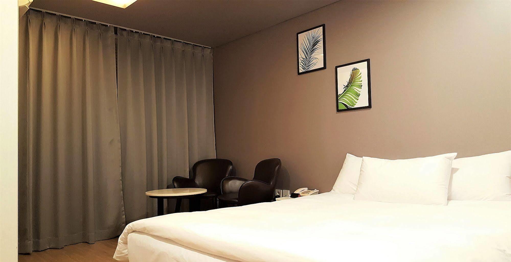 Hotel Bridge Сеул Экстерьер фото